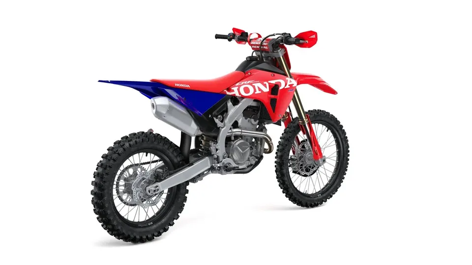 Heckansicht der 250er-Enduro CRF250RX mit Seitenständer aus Aluminium