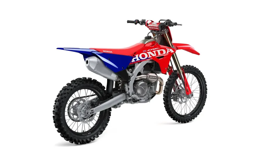 Arrière de la moto de cross 450 CRF450R avec silencieux et roue arrière
